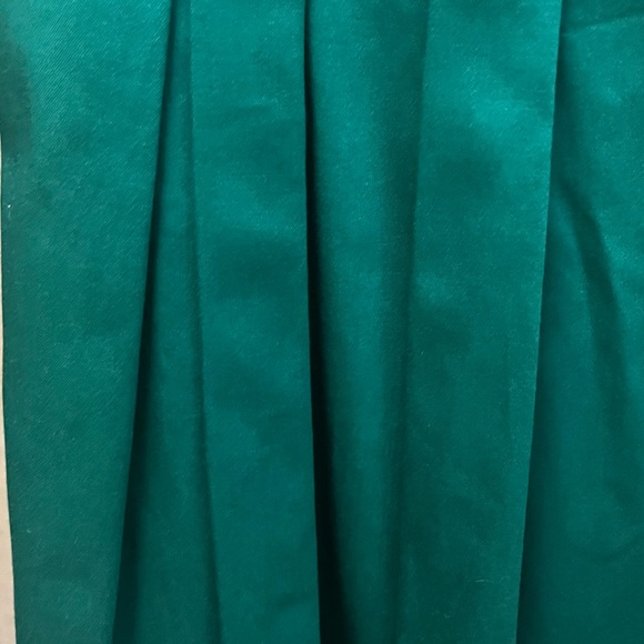 Green scoop neck, sleeveless dress by Calvin Klein Size 2 - Picture 3 of 5